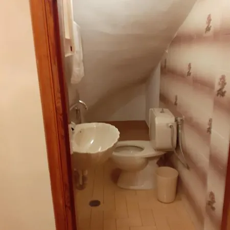 Aperi Village House Voladha