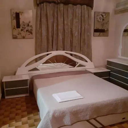 Aperi Village House *